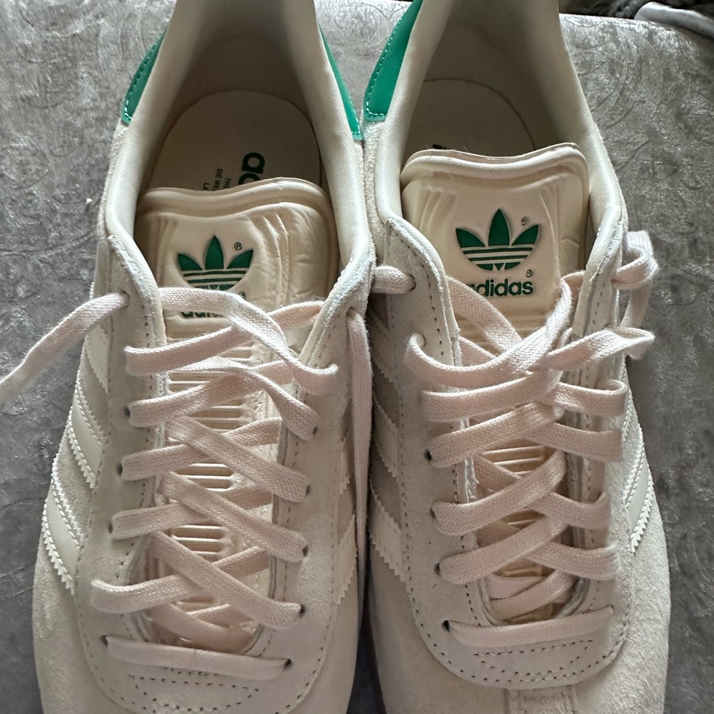 Brand new,size 8 women's but ran a bit big so didn't work for me.